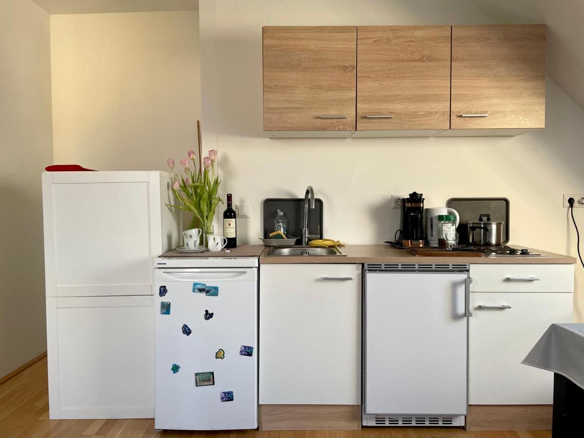 Eca Rooftop Live - Private Rooms & Serviced Apartments Wien Exteriör bild